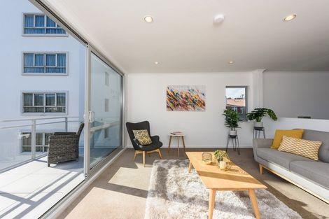 Photo of property in 9/15 Roxburgh Street, Mount Victoria, Wellington, 6011