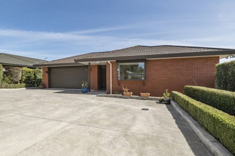 Photo of property in 11 Greenwood Place, Fitzherbert, Palmerston North, 4410