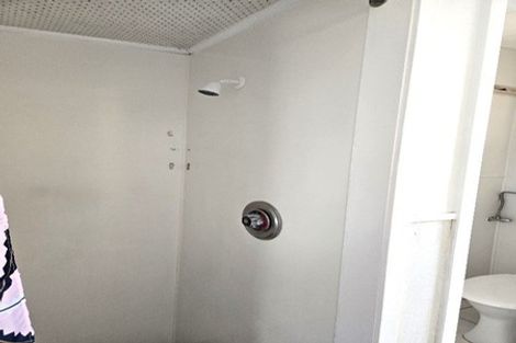 Photo of property in 2/56 Cockayne Crescent, Sunnynook, Auckland, 0620