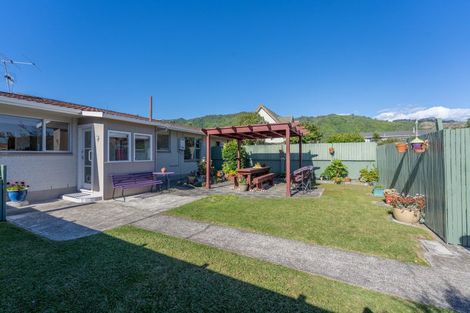 Photo of property in 5a Andrew Street, Waikanae, 5036