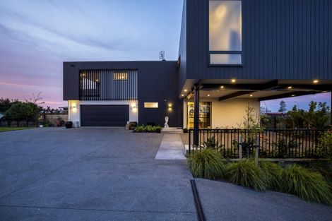 Photo of property in 8 Kowhai Street, Strandon, New Plymouth, 4312