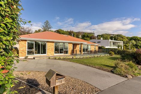Photo of property in 18 Saint Andrews Hill Road, Mount Pleasant, Christchurch, 8081