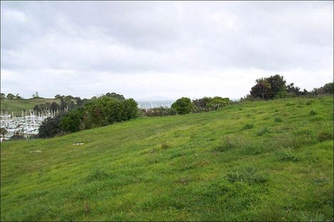 Photo of property in 16 Pleasant Way, Matakatia, Whangaparaoa, 0930