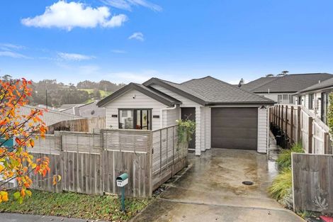 Photo of property in 76 Accolage Boulevard, Kumeu, 0810