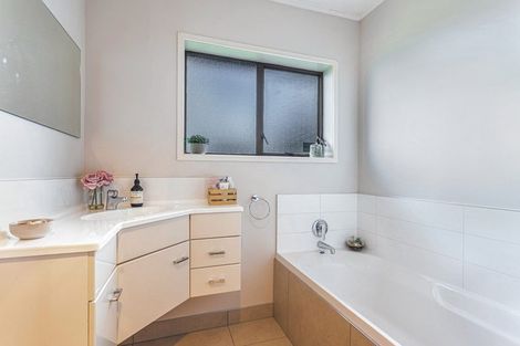 Photo of property in 15 Tatyana Place, Massey, Auckland, 0614