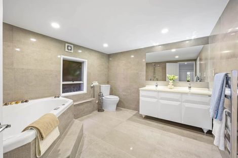 Photo of property in 1/5 Colmar Road, Mellons Bay, Auckland, 2014