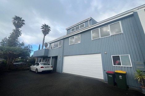 Photo of property in 49b The Esplanade, Eastern Beach, Auckland, 2012