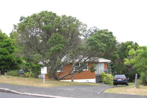 Photo of property in 9 Kerria Place, Sunnynook, Auckland, 0620