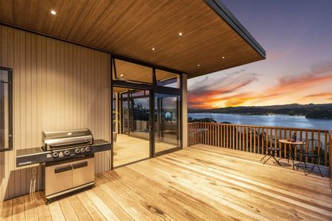 Photo of property in 46 Laika Avenue, Ti Point, Leigh, 0985