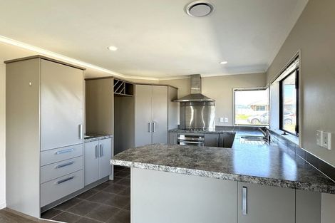 Photo of property in 9 Percy Kinsman Crescent, Riverstone Terraces, Upper Hutt, 5018