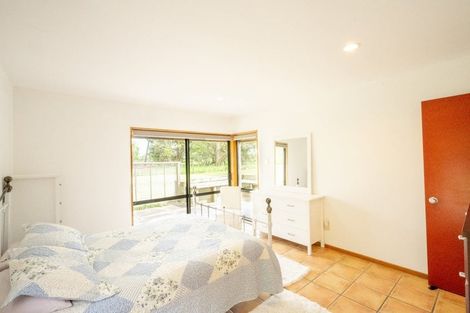 Photo of property in 915 Rangiotu Road, Rangiotu, Palmerston North, 4477