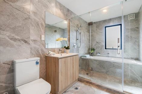 Photo of property in 7/200 Sunnynook Road, Totara Vale, Auckland, 0627