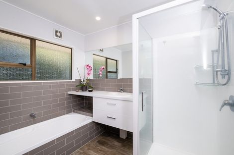 Photo of property in 10 Donegal Crescent, Tamatea, Napier, 4112