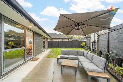 Photo of property in 2 Mooring Close, Whitby, Porirua, 5024