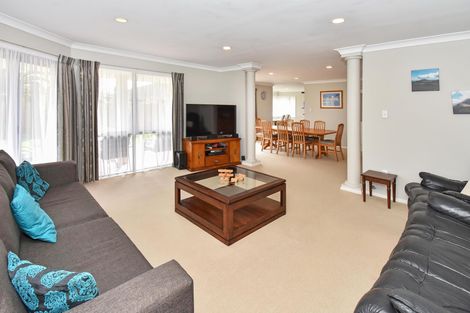 Photo of property in 14 Trossach Place, Wattle Downs, Auckland, 2103