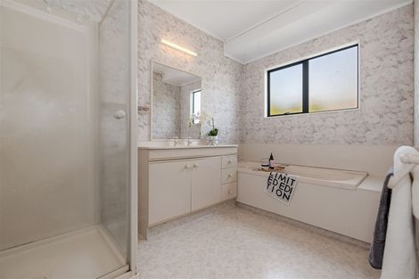 Photo of property in 4 Spinnaker Drive, Flagstaff, Hamilton, 3210