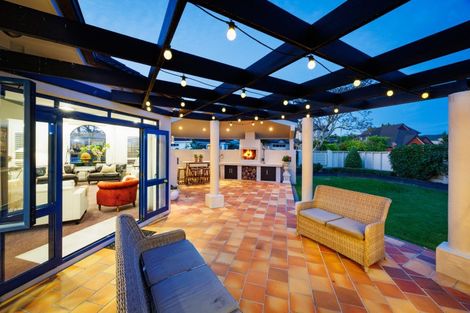 Photo of property in 2 Balmoral Drive, Terrace End, Palmerston North, 4410