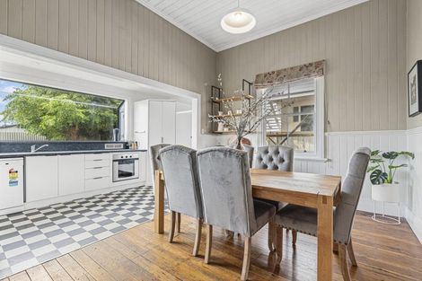 Photo of property in 15 Morley Street, New Plymouth, 4310