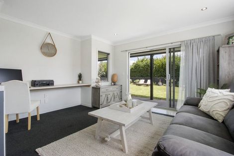 Photo of property in 12 Haden Place, Omokoroa, 3114