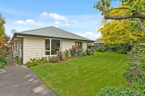 Photo of property in 33 Farnswood Place, Redwood, Christchurch, 8051