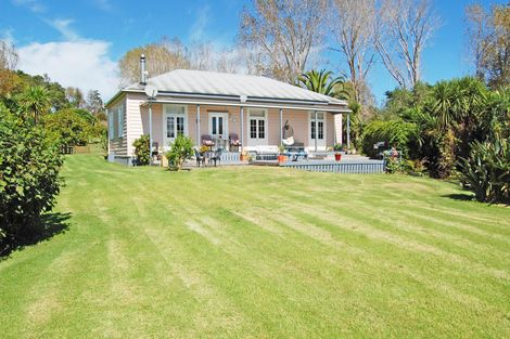 Photo of property in 10 Rangiora Road, Kaiwaka, 0573