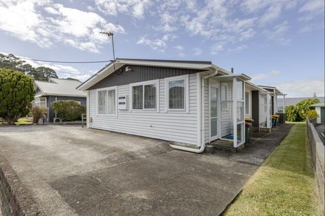 Photo of property in 8 Simons Street, Moturoa, New Plymouth, 4310