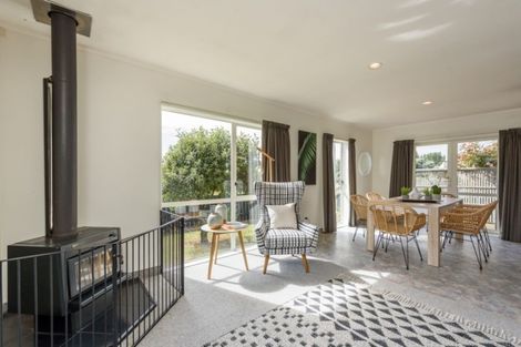 Photo of property in 32 Rutherford Drive, Waikanae Beach, Waikanae, 5036