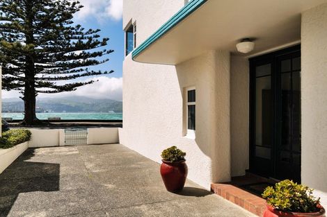 Photo of property in Sunhaven Flats, 262 Oriental Parade, Oriental Bay, Wellington, 6011