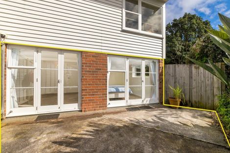 Photo of property in 16 Royal View Road, Te Atatu South, Auckland, 0610