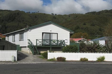 Photo of property in 8b Glenbrook Grove, Naenae, Lower Hutt, 5011