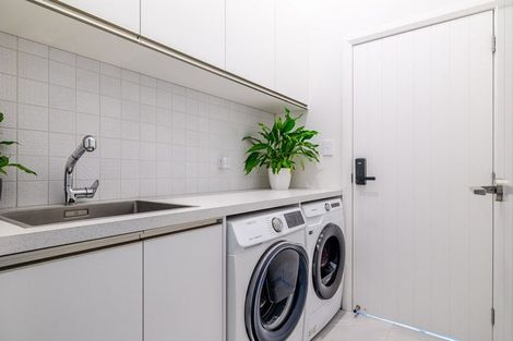 Photo of property in 2a Alton Place, Hokowhitu, Palmerston North, 4410