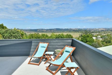 Photo of property in 77 Garfield Road, Helensville, 0800