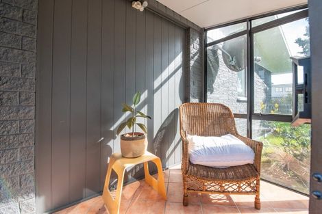 Photo of property in 8b Wyndham Road, Hannahs Bay, Rotorua, 3010