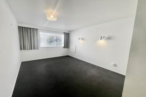 Photo of property in Grafon Court Flats, 2/53 Grafton Road, Roseneath, Wellington, 6011