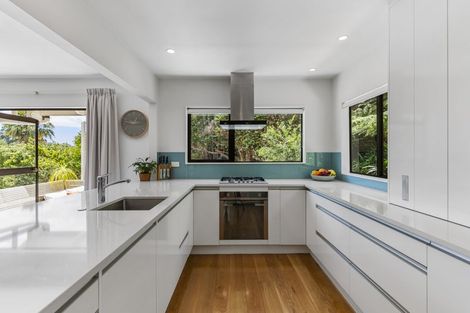 Photo of property in 5 Honeysuckle Lane, Mairangi Bay, Auckland, 0630