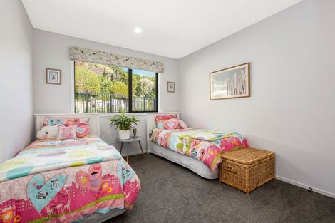 Photo of property in 6 Hollyford Place, Aotea, Porirua, 5024