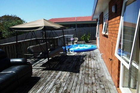 Photo of property in 4a Hugh Brown Drive, New Lynn, Auckland, 0600
