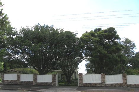 Photo of property in 118 Calliope Road, Stanley Point, Auckland, 0624