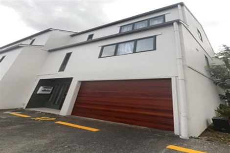 Photo of property in Lynn Park Terrace, 1/12 Ambrico Place, New Lynn, Auckland, 0600