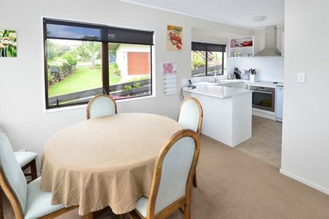 Photo of property in 14 Royalty Rise, Red Beach, 0932