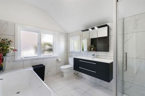 Photo of property in 56 Dyers Pass Road, Cashmere, Christchurch, 8022