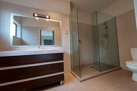 Photo of property in 16h Lincoln Road, Henderson, Auckland, 0610