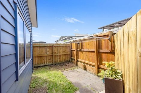 Photo of property in 9 Katipo Road, Takanini, 2112