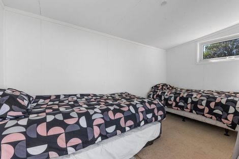 Photo of property in 10 Kookaburra Drive, Tawharanui Peninsula, Matakana, 0986