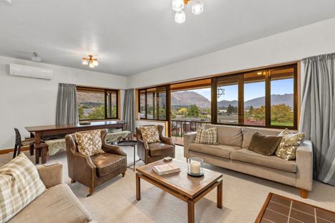 Photo of property in 7 Sycamore Place, Wanaka, 9305