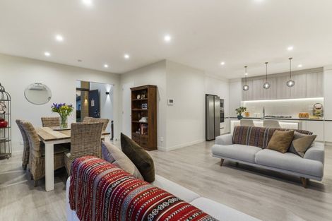 Photo of property in 14 Vinistra Road, Kumeu, 0810