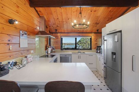 Photo of property in 100 Wharf Road, Clarks Beach, Pukekohe, 2679