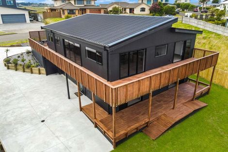 Photo of property in 17 Lithgow Drive, Otamatea, Whanganui, 4500