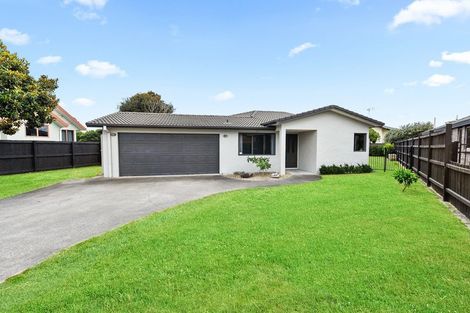 Photo of property in 13 Mangakoea Place, St Andrews, Hamilton, 3200