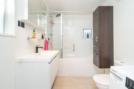 Photo of property in 21 Castle Street, Waihola, Milton, 9073